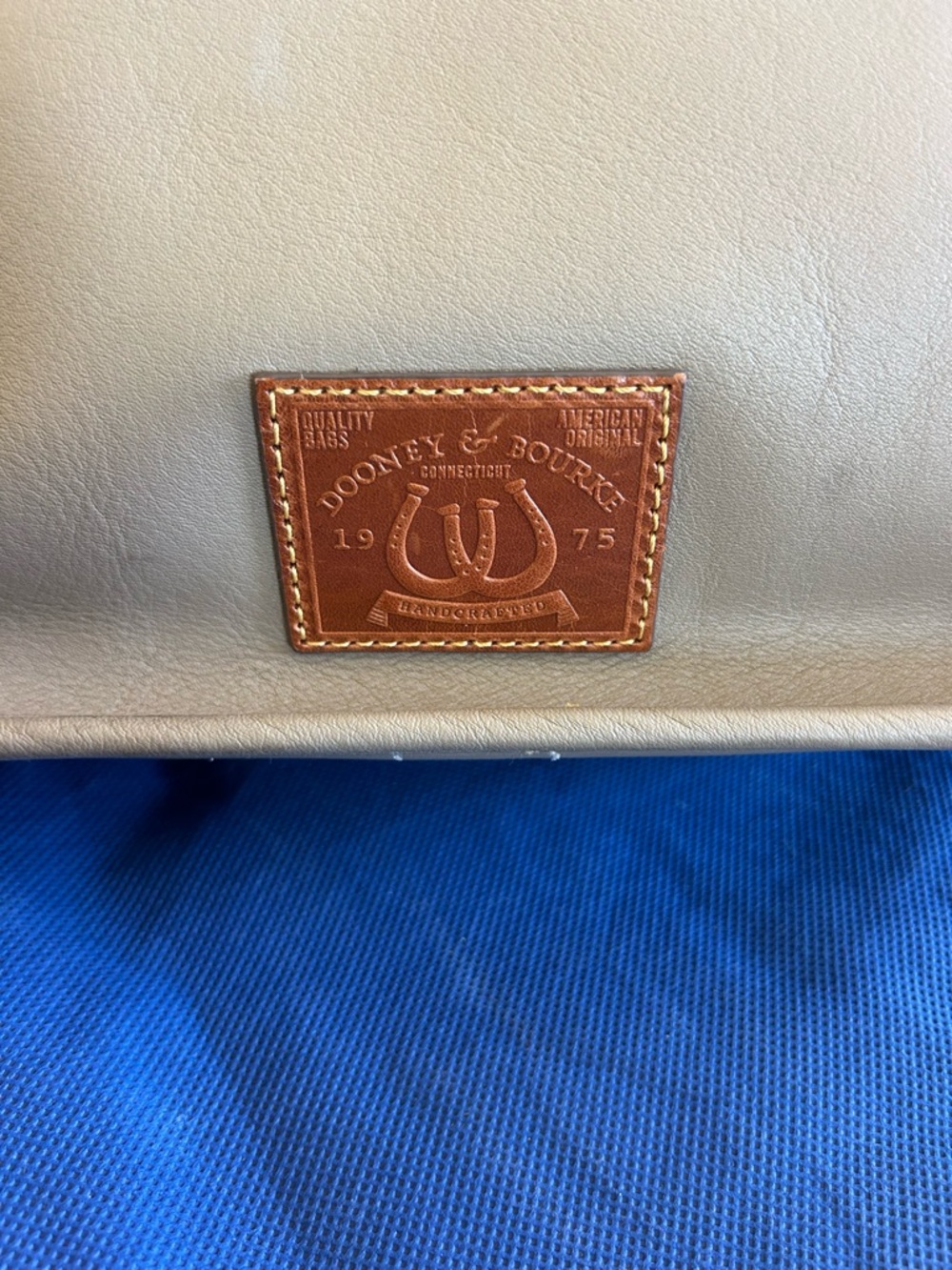 NWOT Dooney & Bourke Western Horseshoe Large Florentine Hobo Bag Taupe - Picture 7 of 11